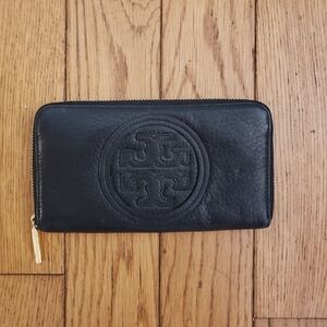 ToryBurch Black Leather zip wallet